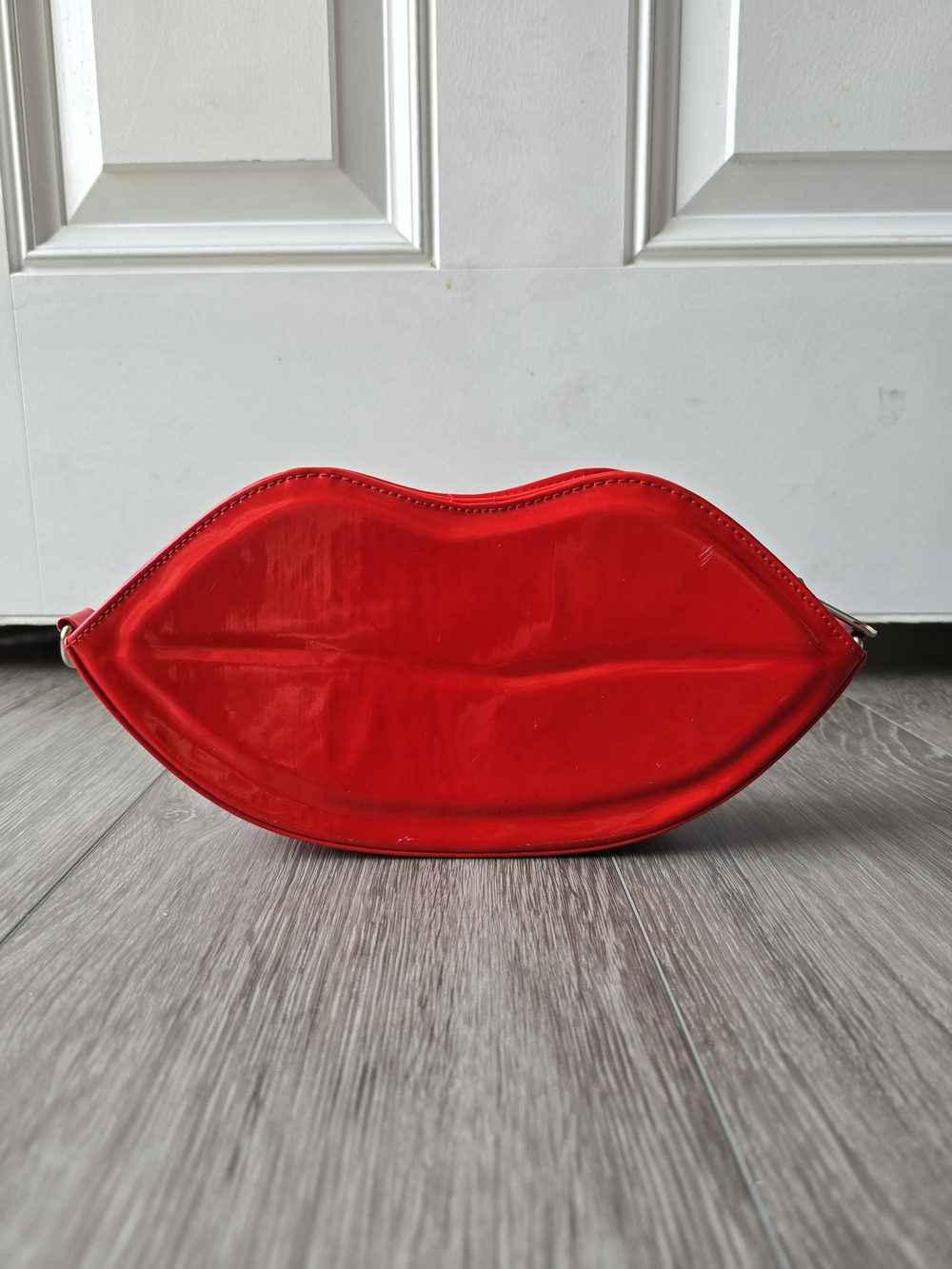 Pleaser Red Patent Lips Clutch Kiss Crossbody Bag Retro Pinup Valentine Statemen